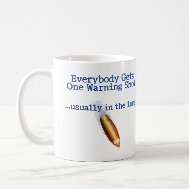 Tout Le Monde Obtient Une Mug De Café (Gauche)