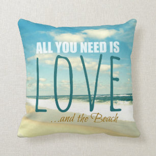 TOUT QUE VOUS AVEZ BESOIN EST AMOUR ET LE COUSSIN