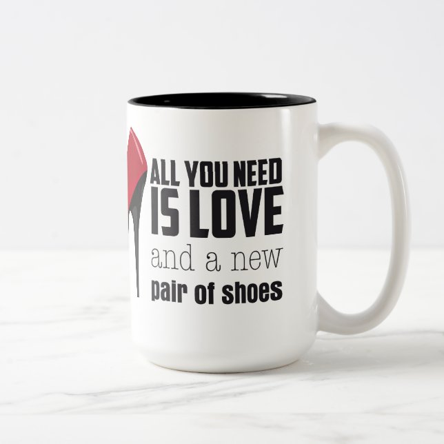 Tout que vous avez besoin est tasse d'amour (Droit)
