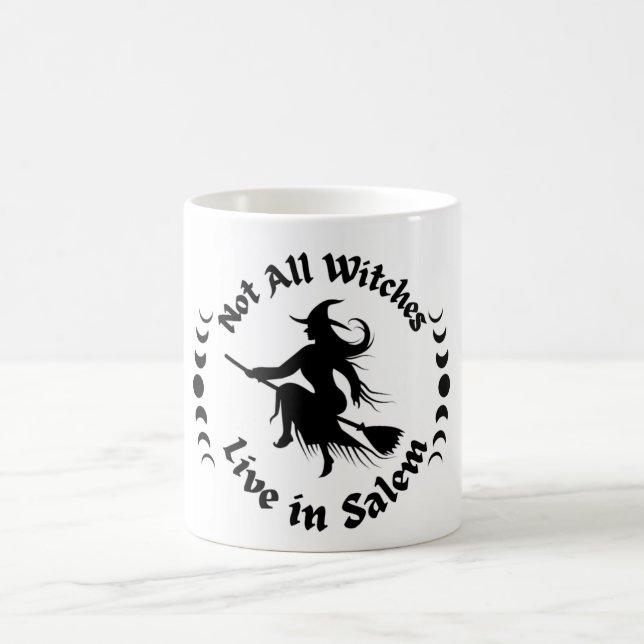 Toutes les sorcières ne vivent pas à Salem Mug (Centre)