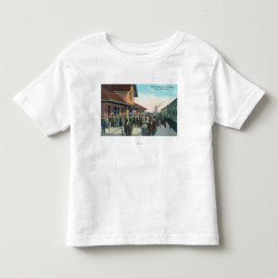 Train Passengers De-Boarding Toddler T-shirt
