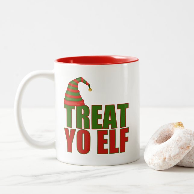 Traitez Yo Elf | Mug de Noël amusant (Avec donut)