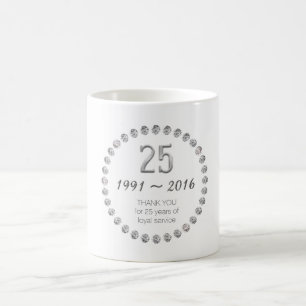 Travail des employés d'anniversaire de tasse de