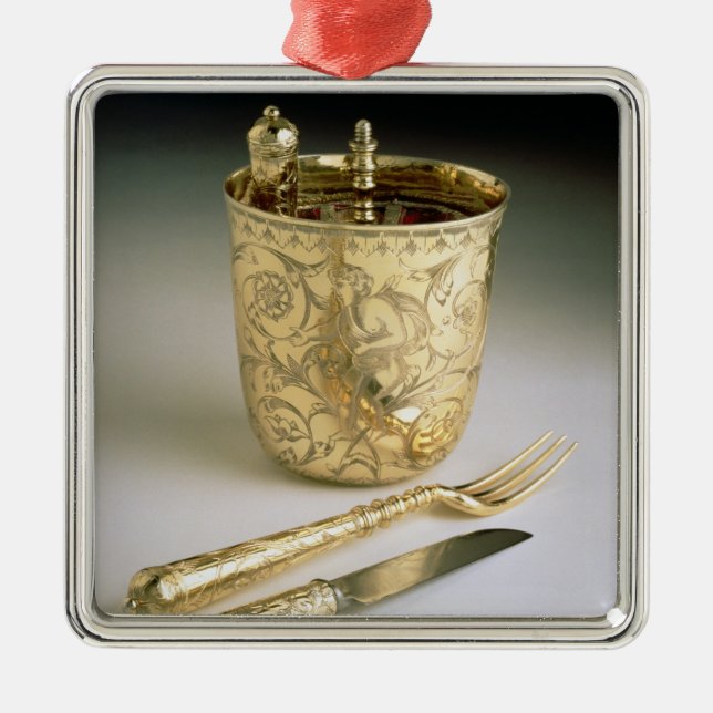 Travelling set of a knife, fork, spoon and beaker, metal ornament (Front)