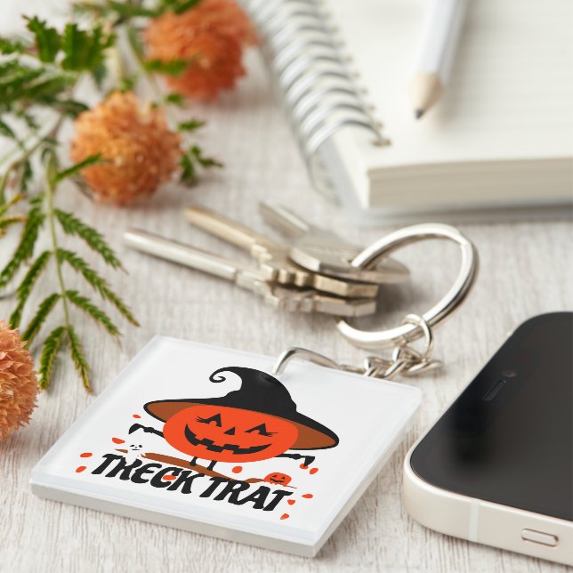 Treck Trat Pumpkin Smiling Keychain (Front Right)