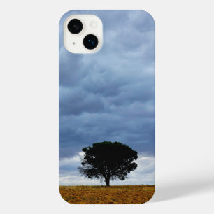 Tree in an empty field iPhone 14 plus case