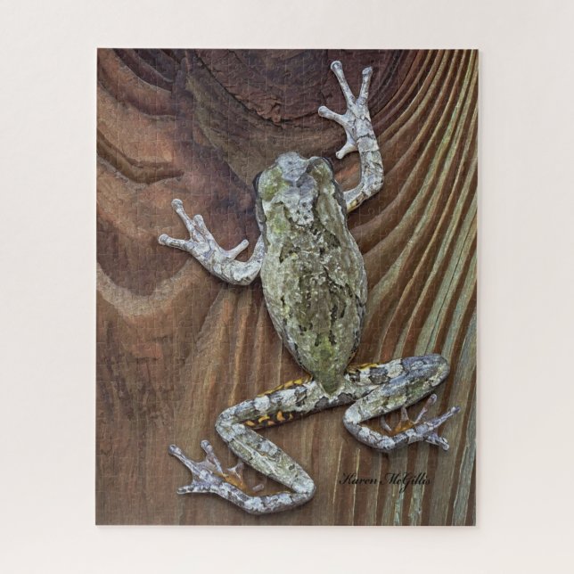 Treefrog on Cedar Fence Jigsaw Puzzle (Vertical)