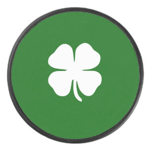 Trèfle à quatre feuilles vert irlandais chanceux