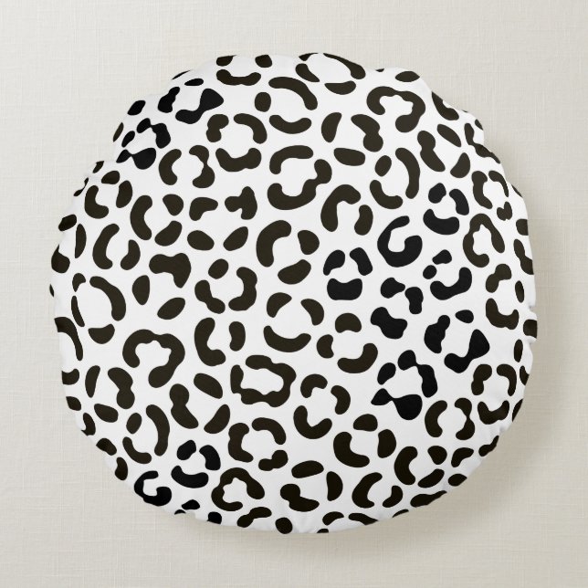 Trendy Black and White Leopard Print Pattern Round Pillow (Front)