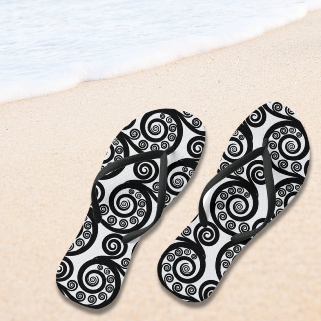 Trendy Black & White Curly Swirl Flip Flops (Trendy Black & White Curly Swirl Flip Flops, Beach Shoes)