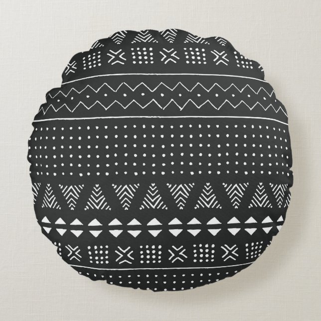 Tribal ethnic: black white pattern. round pillow (Front)