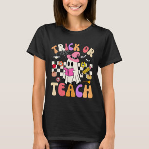 Trick Or Teach Groovy Teacher Halloween Retro Flor T-Shirt