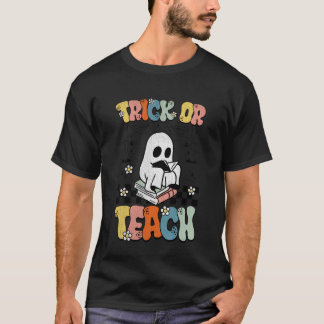 Trick Or Teach Groovy Teacher Halloween Retro Flor T-Shirt