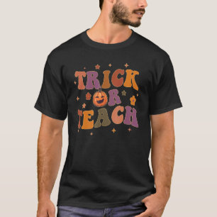 Trick Or Teach Teacher Halloween Groovy Retro Vin T-Shirt