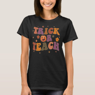 Trick Or Teach  Teacher Halloween Groovy Retro Vin T-Shirt