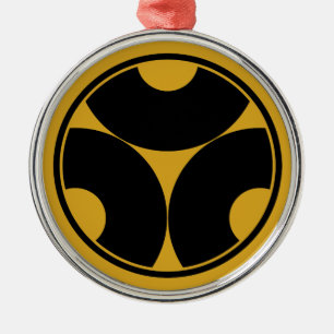 Trisected snake eyes in threadlike ring metal ornament