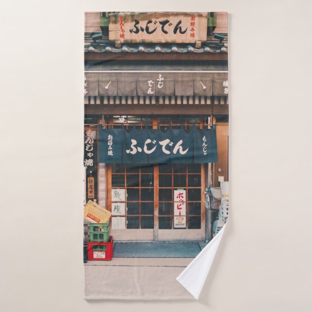 TROIS BICYCLETTES PARKÉES DEVANT L'ÉDIFICE (Serviette de bain)