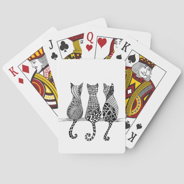 Trois chats noirs et blancs sur les cartes de jeu (dos)