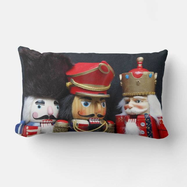 Trois crapauds sur le coussin noir lombaire (Recto)