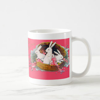 Trois lapins dans une tasse de panier