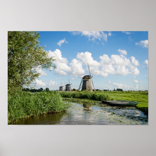Trois moulins à vent et un poster de canal (Devant)