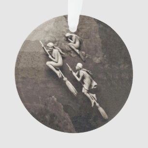 Trois sorcières blanches volant sur le brun de