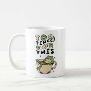 Trop fatigué pour cette grenouille dans une tasse