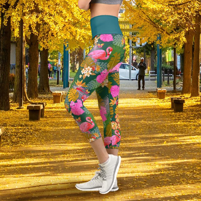 Tropical Flamingo Hunter Green Capri Leggings (Tropical Flamingo Hunter Green Capri Leggings)