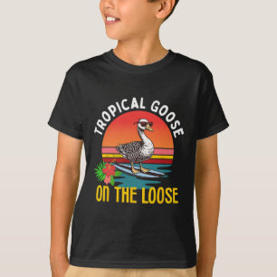 Tropical Goose On The Loose Funny Surfing Goose De T-Shirt