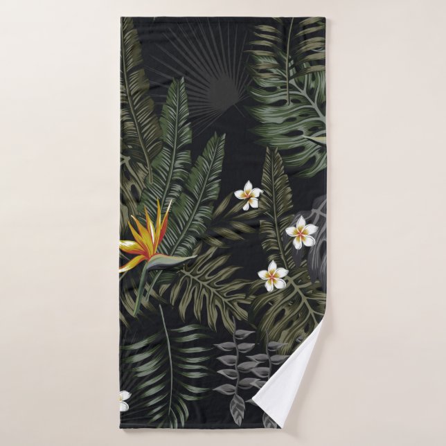 Tropical leaves and flowers in the night style. Se (Serviette de bain)