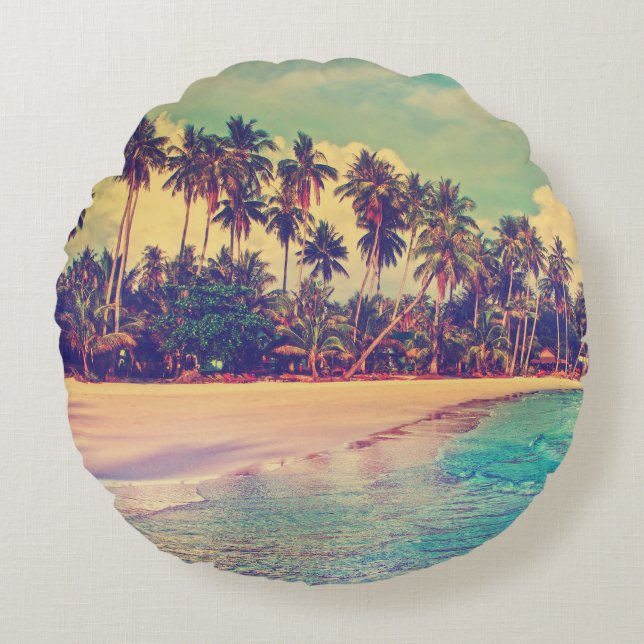 Tropical paradise: sea, hotel, beach. round pillow (Front)