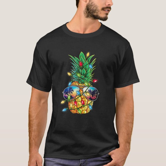 Tropical Pineapple Merry Christmas Lights Tree Mer T-Shirt (Front)