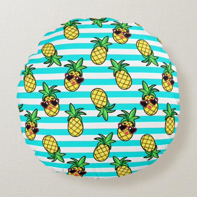 Tropical Pineapples: Retro Sunglasses Pattern. Round Pillow (Front)