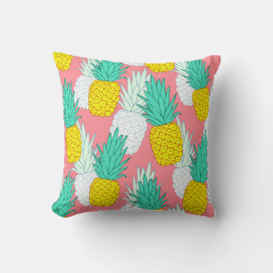 Tropical seamless pattern with exotic pineapples. throw pillow