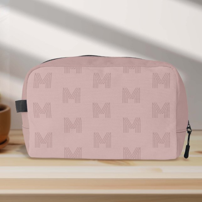 Trousse De Toilette Monogramme rose simple moderne, femmes (Pink monogram small women's dopp kit bag.)