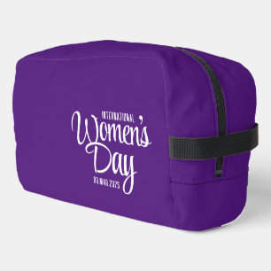Trousse De Toilette Purple Script Journée internationale de la femme 8