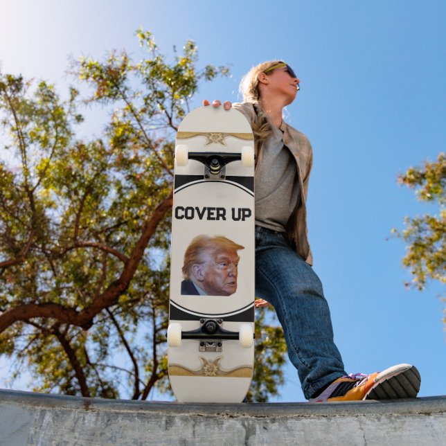 Trump Cover Up Skateboard (Extérieur 1)