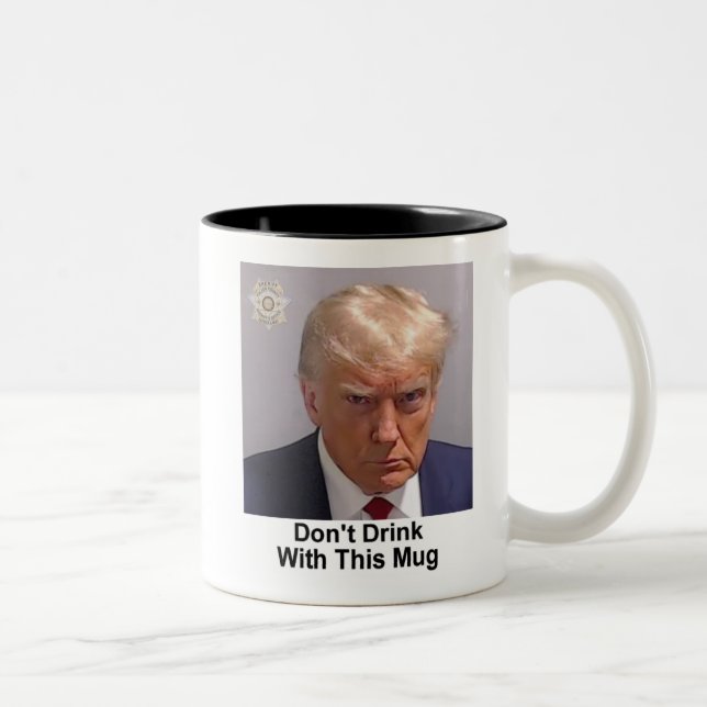Trump Mug "Ne buvez pas avec cette boue" (Droit)