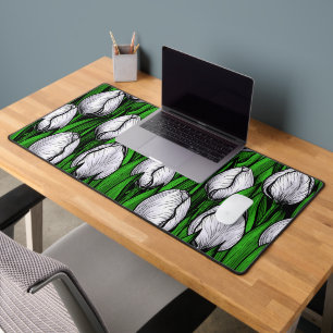 Tulières blanches avec feuilles verts