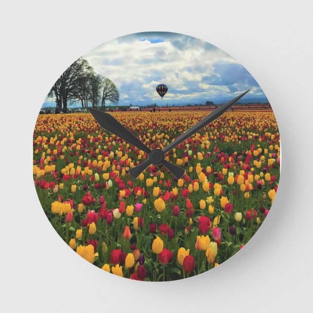 Tulip Farm in Oregon Round Clock (Front)