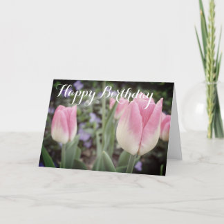 Tulipes roses dans la carte d'anniversaire de