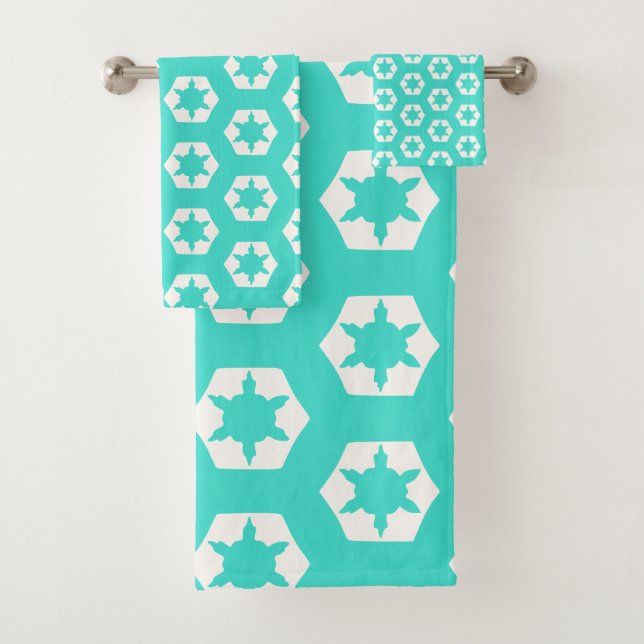 Turquoise hexagon honeycomb starflake pattern bath towel set (Insitu)