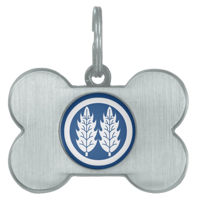 Two parallel holly leaves in circle pet tag (Front)