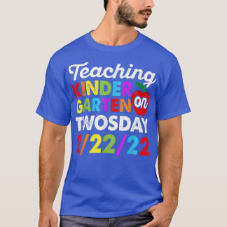 Twosday Tuesday, February 22nd 2022 Cute 22222 Kin T-Shirt