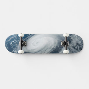 Typhoon Hinnamnor. Skateboard