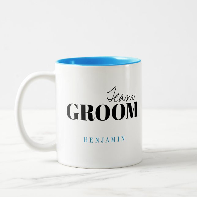 Typographie moderne Équipe personnalisée Groom Mug (Gauche)