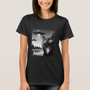 UFO Alien Cat Selfie Funny Graphic Cat Meme T-Shirt