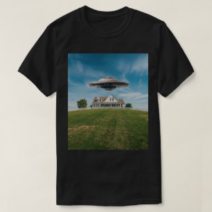 UFO In Yard Black Men's T-Shirt
