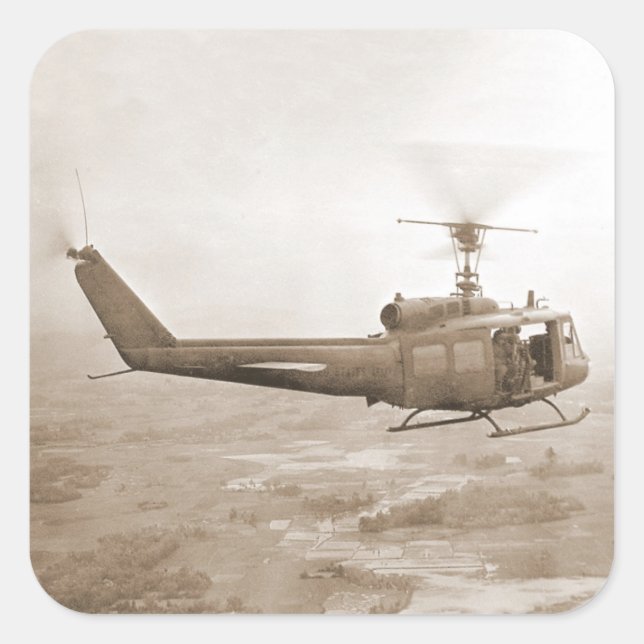 UH-1 Huey sur les rizières du Vietnam autocollant (Devant)