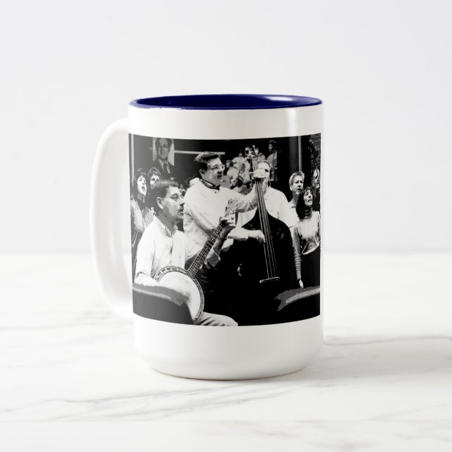 UIppers 2023 mug commémoratif (Devant gauche)
